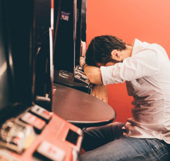 Игромания в Патонге